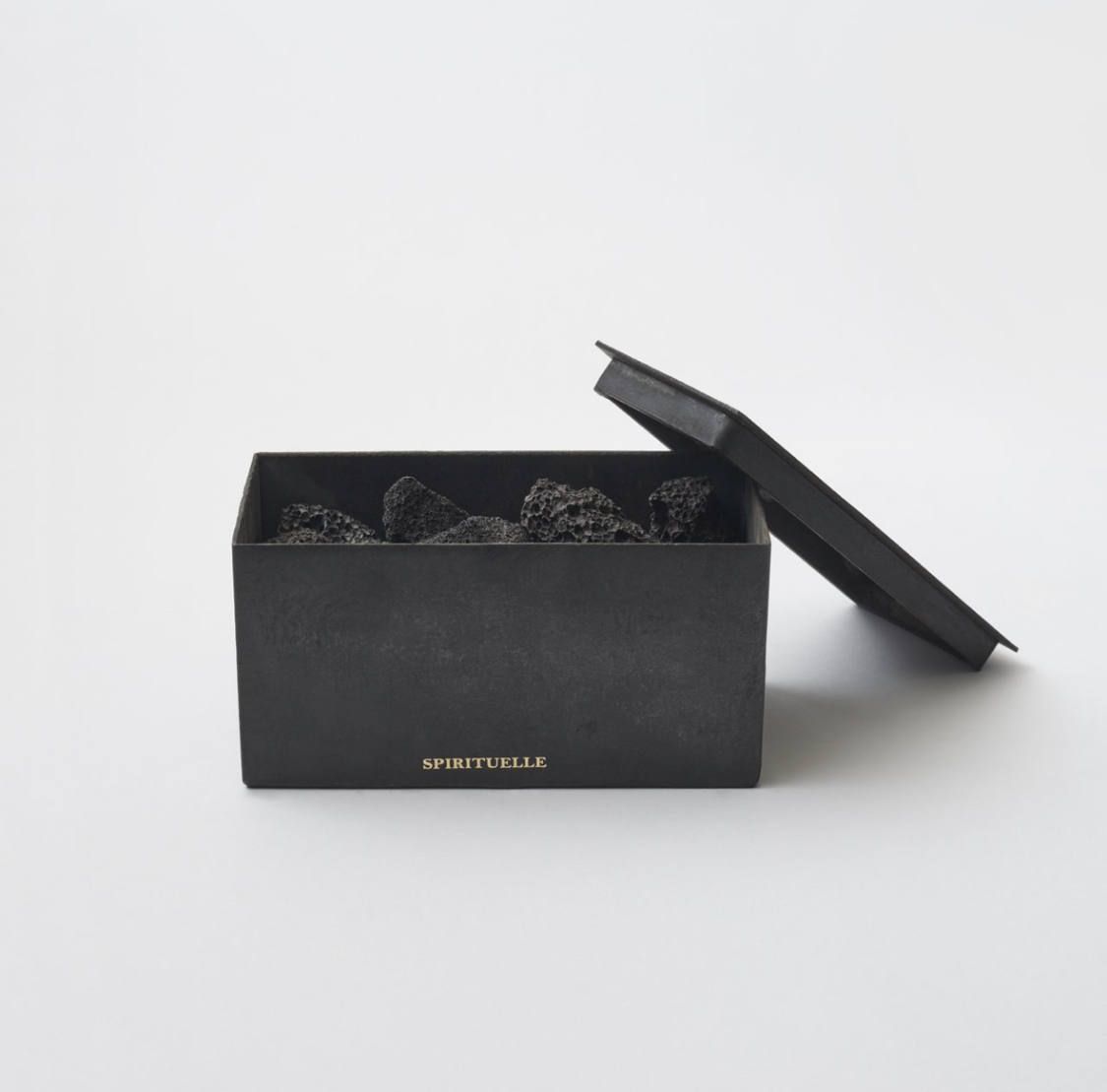 MAD et LEN (マドエレン) -「BLACK CHAMPAKA / ブラックシャンパカ