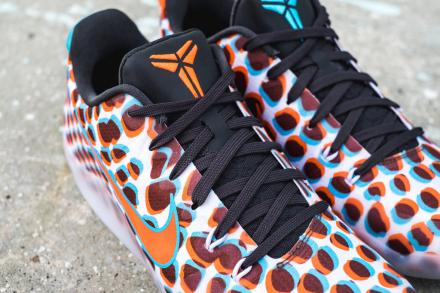 ナイキ コービー 11 EP クール グレー/トータル クリムゾン-クロリン