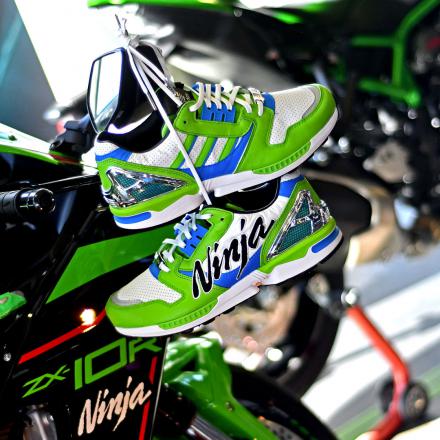 国内4月14日発売予定】カワサキ × アディダス オリジナルス 
