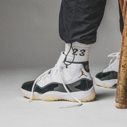 国内12月9日発売予定】 ナイキ エアジョーダン11 