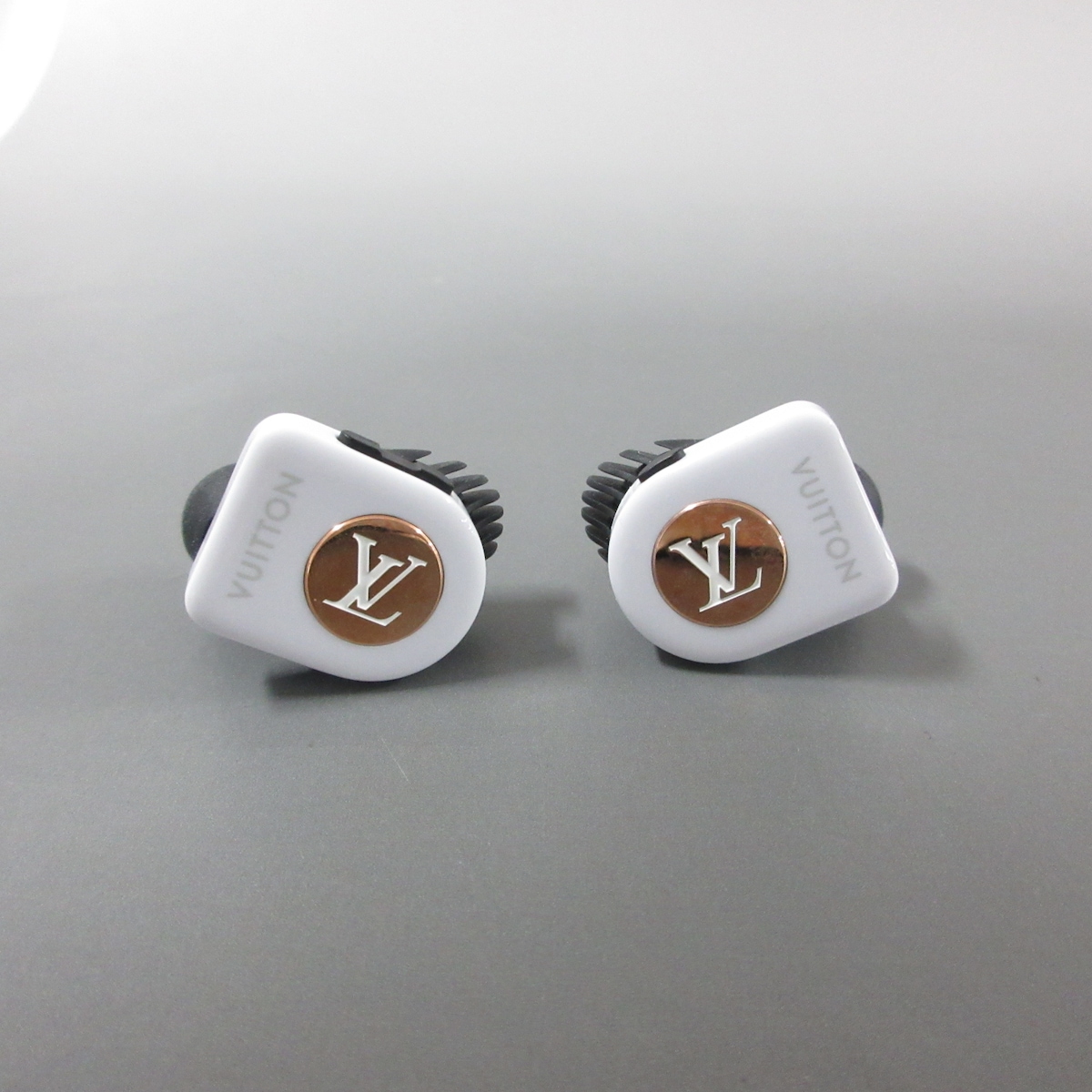ルイヴィトン/小物/ホワイト/サイズ：□イヤホンサイズ：25 x 22.2 x
