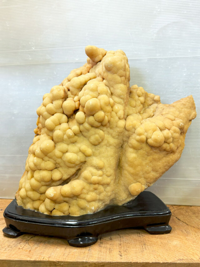 水晶さざれ石からアメシストドームなど様々なパワーストーンを驚きの