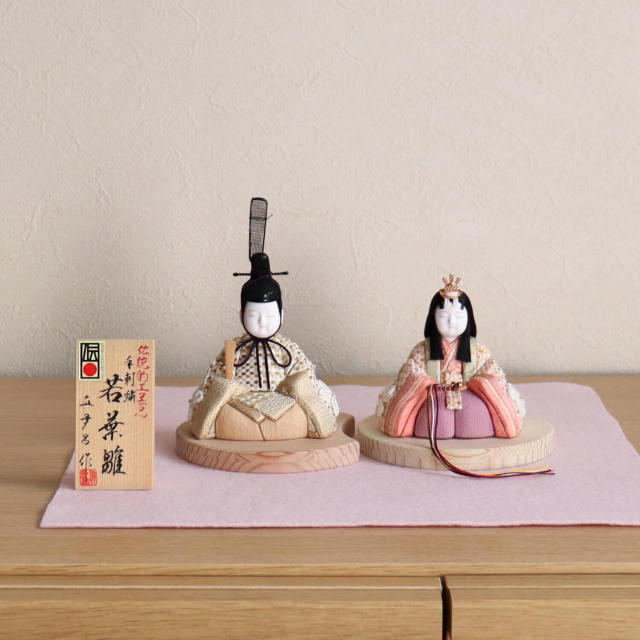 三世・金林真多呂作 正絹 本手刺繍 若葉雛 伝統的工芸品 国産杉製月飾