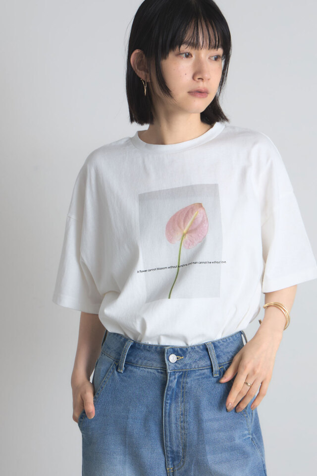 フラワープリントTシャツ※一部店舗のみ入荷