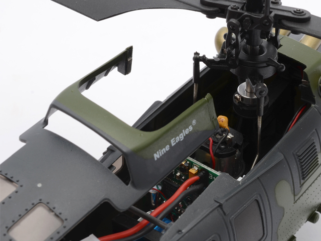 Nine Eagles ソロ・プロ 137 BO-105 (2.4GHz 4ch 小型電動ヘリコプター