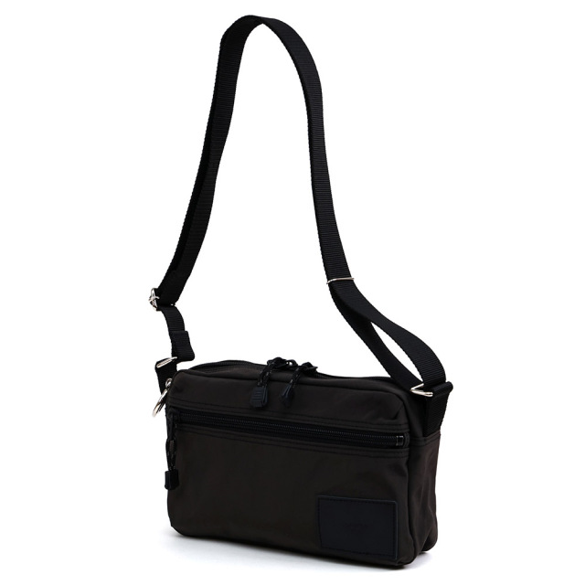 ヴァレクミニショルダー』(全3色)塩縮加工ナイロン/ペットボトルも収納