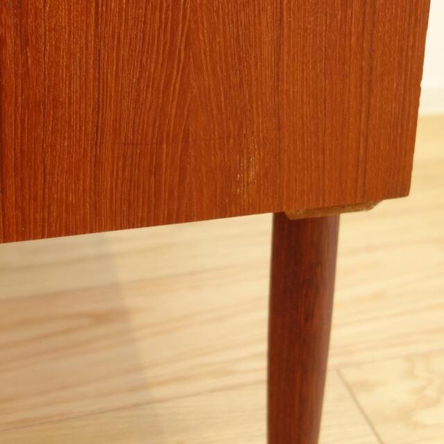 ヴィンテージのナイトテーブル チーク｜北欧家具通販・アンバーデザイン