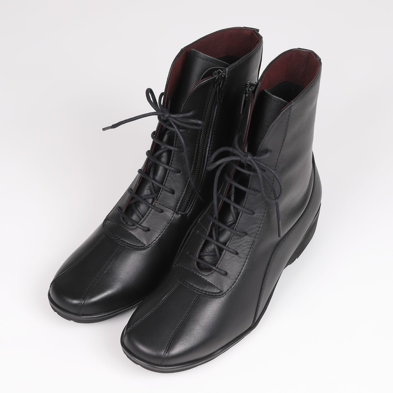 VITA NOVA（ヴィタノヴァ）軽量ショートブーツ ブラックコンビ