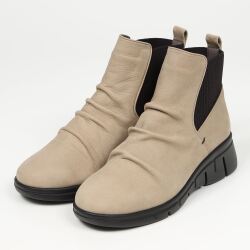 VITA NOVA（ヴィタノヴァ）ゴム紐デザインショートブーツ ブラック