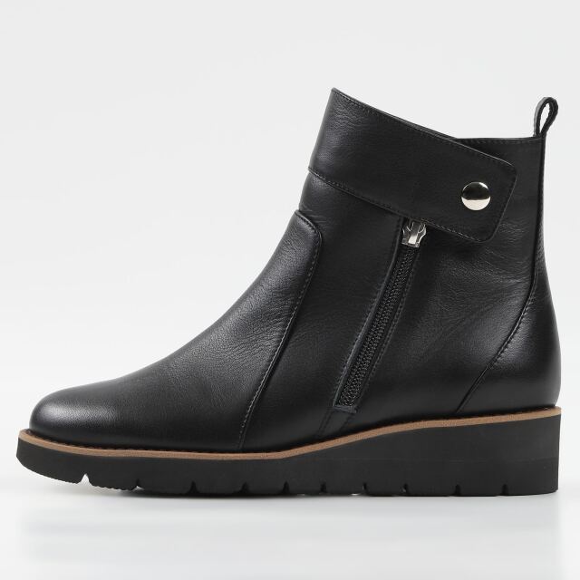 VITA NOVA（ヴィタノヴァ）ライダースショートブーツ ブラック