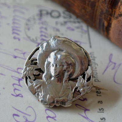 A-086 フランスアンティークブローチ アールヌーボーシルバーブローチ