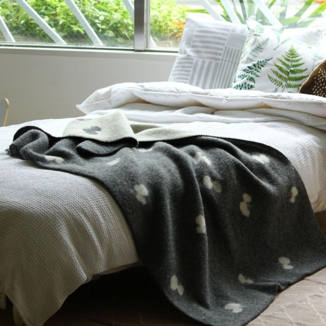 KLIPPAN × mina perhonen｜ウールハーフブランケット CHOUCHO COMFOTA