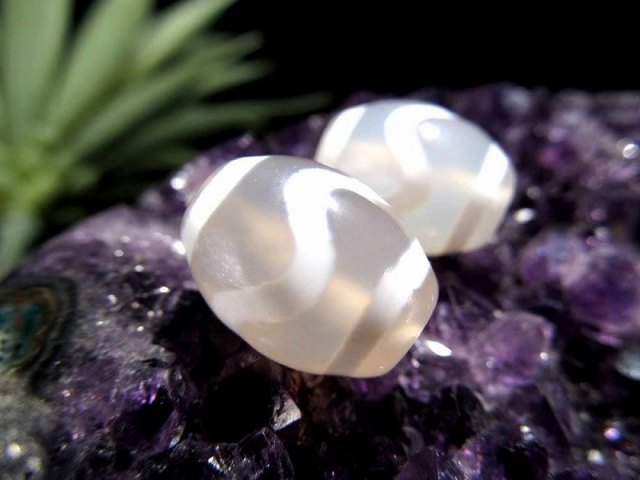 純真ホワイトカラー 水紋天珠 すいもんてんじゅ 縦サイズ:約15mm 1個