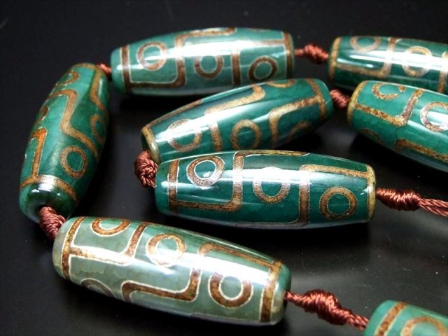 龍の鱗模様 九眼緑龍紋天珠(くがんりゅうもんてんじゅ) 連 一連8個付き