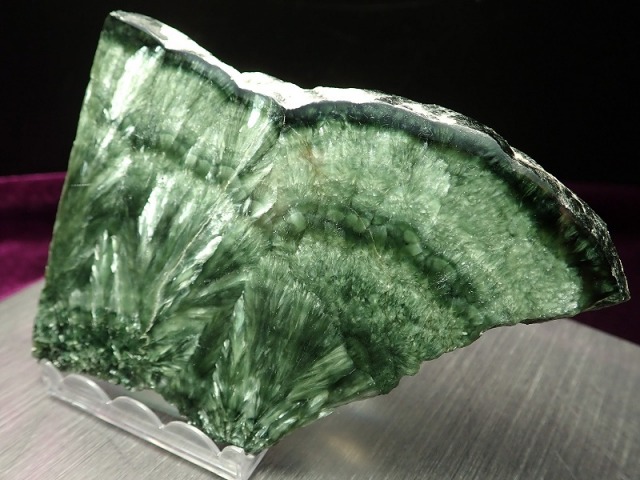 セラフィナイト(クリノクロア・天使の羽)磨きプレート 台座付き 重さ