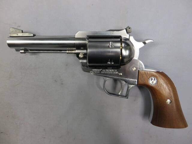 マルシン】スーパーブラックホーク 4.62in 木製グリップ仕様 シルバー