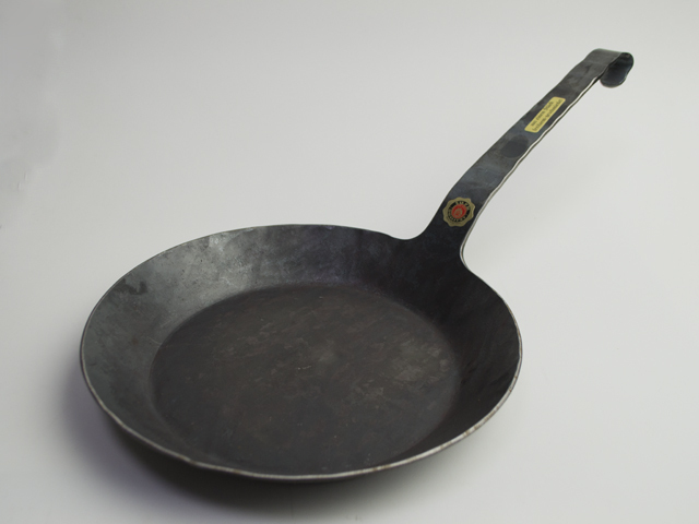 turk（ターク）【鉄製クラシックフライパン24cm】｜DAIDOKO