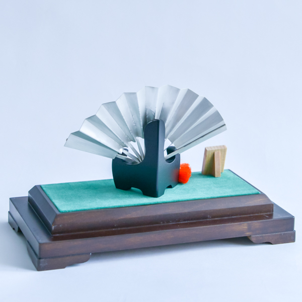 送料無料】 銀製 扇子 松竹梅 G 4.5号・28g ガラスケース付き / 光則