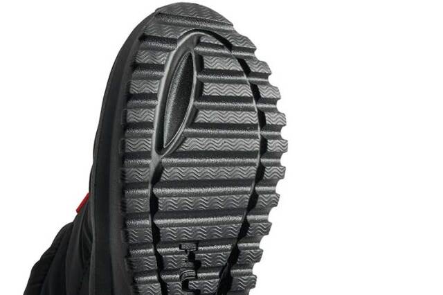 寒い冬に活躍するカジュアルなシューズ＊