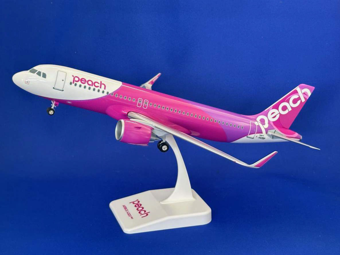エバーライズ 1/100 (プラスチック製) Peach Aviation A320neo JA215P