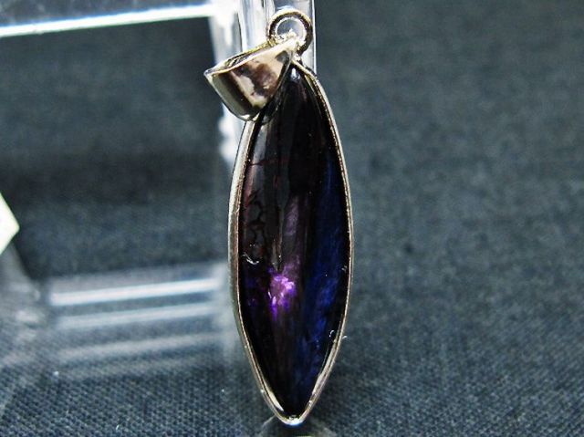 A）パワーストーン半貴石『奇跡の光を宿すスパイラルワンド』