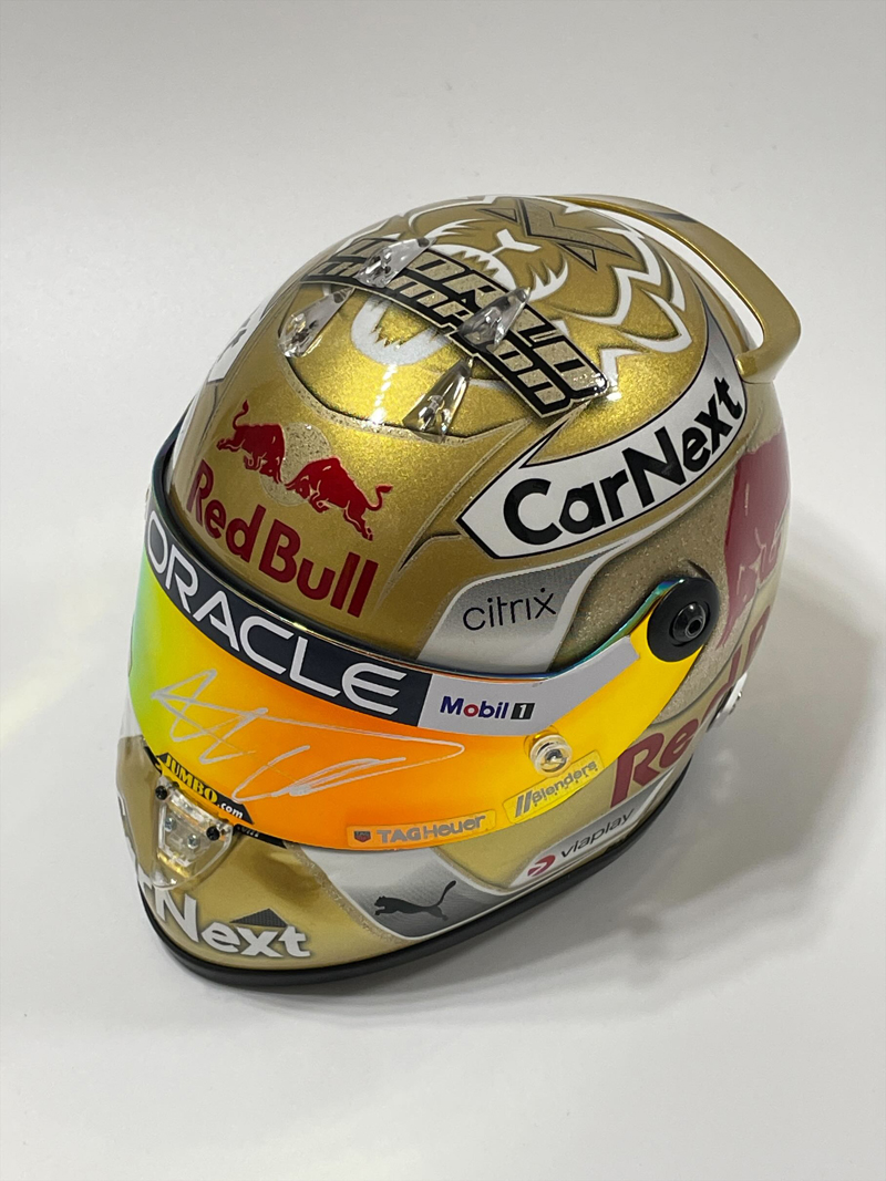 1/2 ヘルメット 2022 M.フェルスタッペン Wチャンピオン2連覇仕様 1/2
