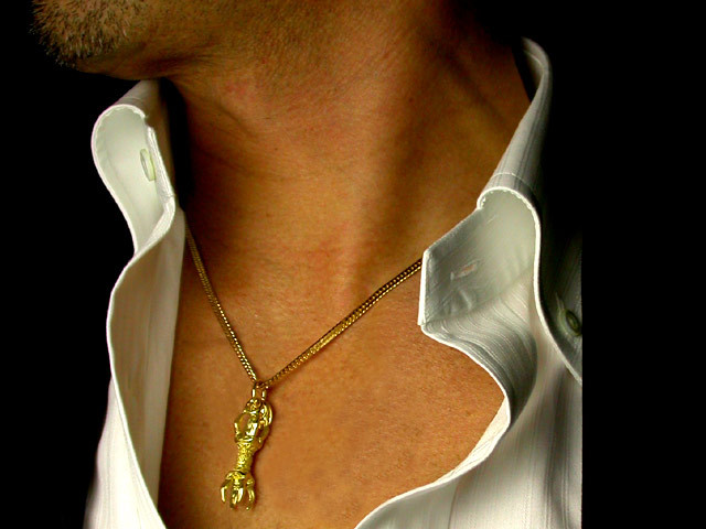 ヴァジュラ（五鈷杵）モチーフのK18金製ペンダントトップ