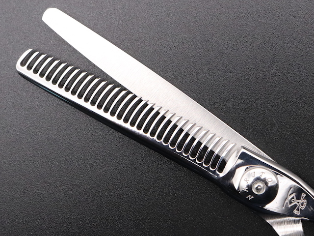 ナルトシザー NARRUTO 2梳きヘネシーラムールS31 美容師用 中古