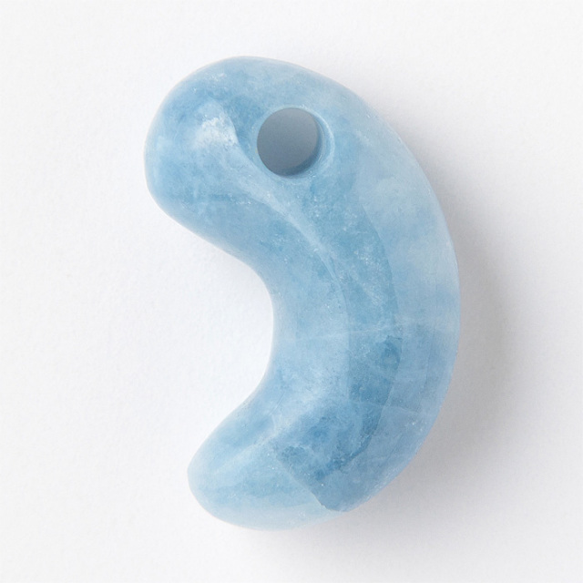 勾玉 糸魚川翡翠 （いといがわひすい） 青翡翠 透過 （入りコン沢・小