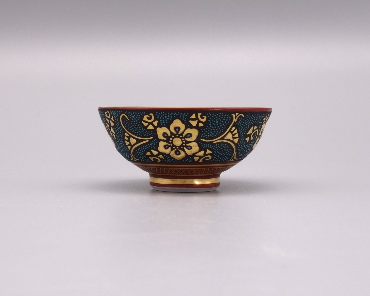 酒盃（内金彩） 渦打青粒盛金宝相華唐草文 [ 三代 仲田錦玉 ]