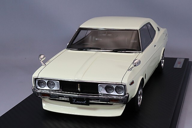 イグニッションモデル 1/18 日産 ローレル 2000SGX (C130) ホワイト
