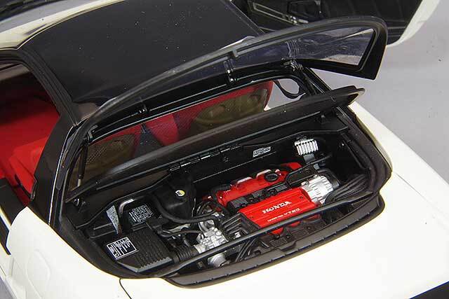 オートアート コンポジット 1/18 ホンダ NSX-R (NA2) チャンピオン