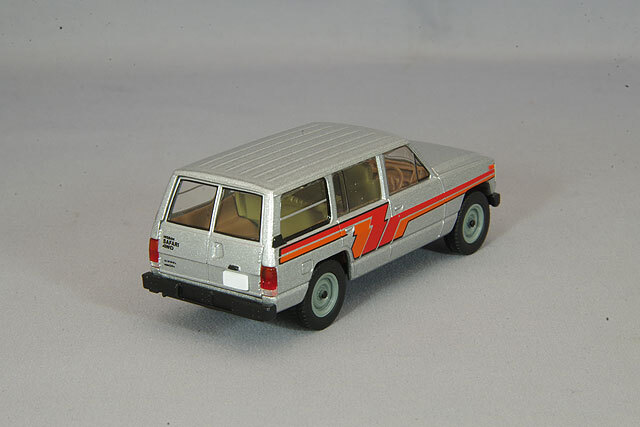 トミカリミテッドヴィンテージ NEO 1/64 日産 サファリ エクストラバン