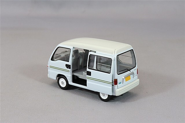 トミカリミテッドヴィンテージ NEO 1/64 スバル サンバー ディアス