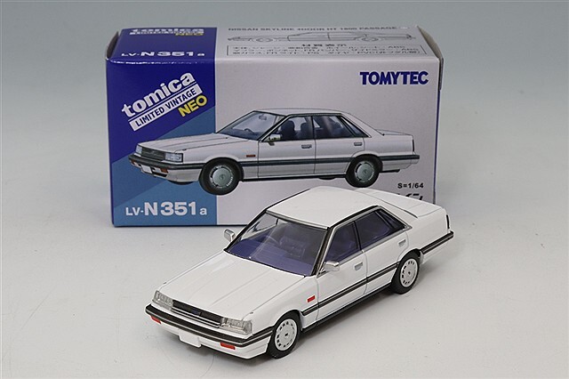 トミカリミテッドヴィンテージ NEO 1/64 日産 スカイライン 4ドアHT