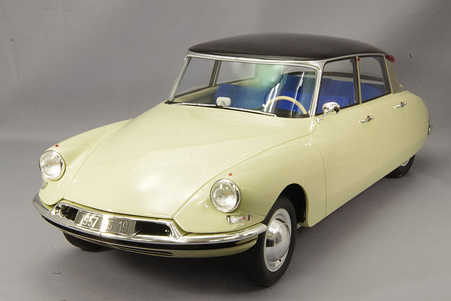 Premium ClassiXXs 1/12 シトロエン DS19 タイプI クリーム/ディープ