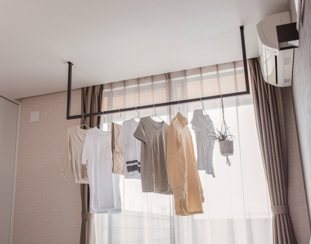 工事資材コム｜森田アルミ工業 天井付け物干し kacu カク ブラック U字