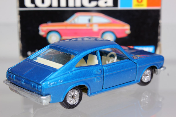 ミニカーショップ ケンボックス トミカ 黒箱☆8☆日産サニー1200クーペ