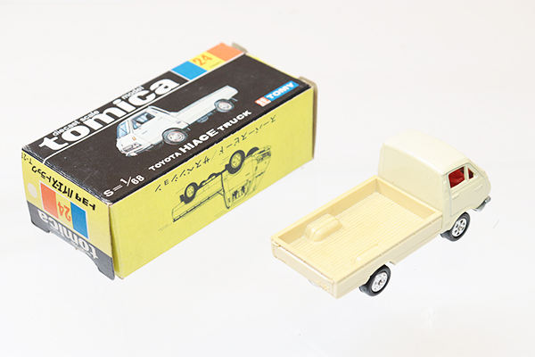 ミニカーショップ ケンボックス トミカ 黒箱☆24☆トヨタハイエース