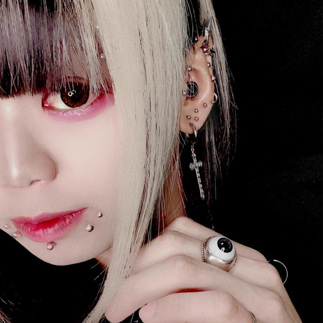 kaaオリジナルブランド 王の呪縛 Queen'spainクロスフープピアス 両耳