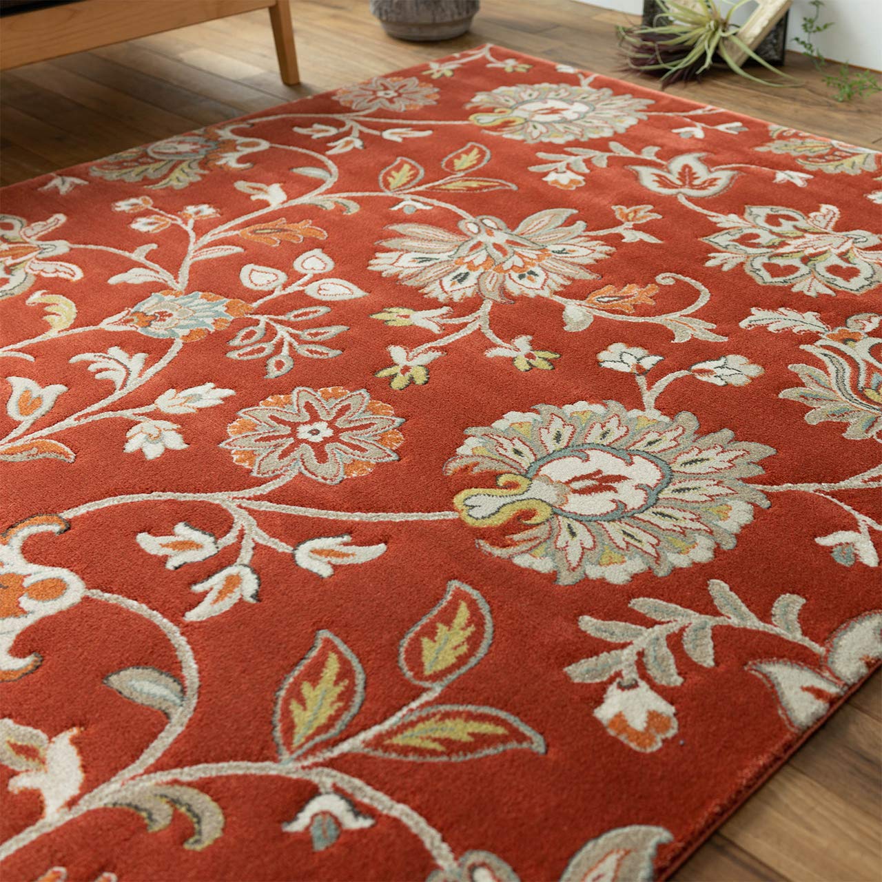 華やかなボタニカル柄、ベルギー製のウィルトン織りラグマット 約 200