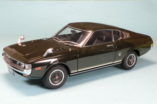 オートアート 1/18 トヨタ セリカ リフトバック 2000GT RA25 1973 モス