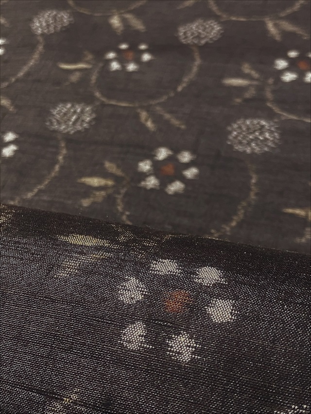 小千谷紬 柿泥染｜自然の色を身に纏う 笹蔓文様｜着物セレクト専門店