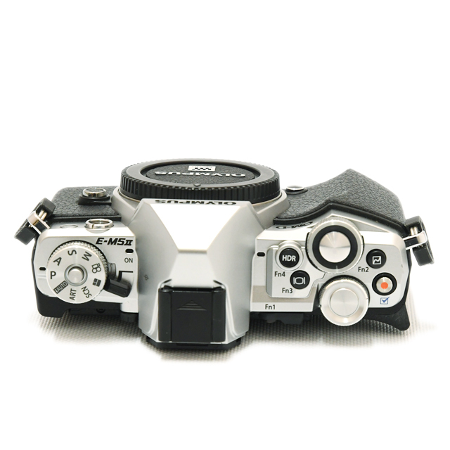 中古】オリンパス ミラーレス一眼 OM-D E-M5 Mark II シルバー【B】