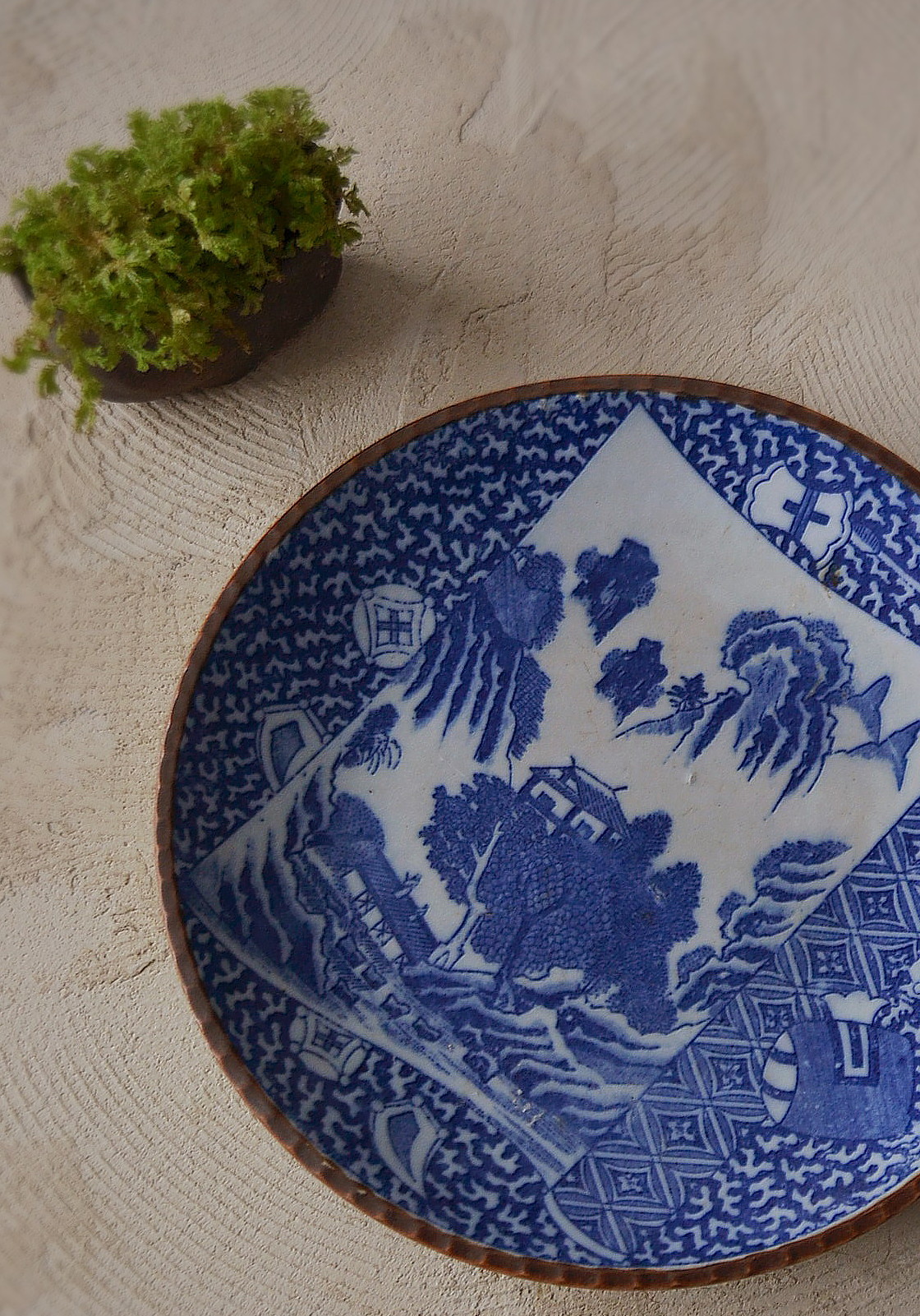 アンティークサムズコレクション 染付印判大皿 イゲ皿 宝尽し 山水図