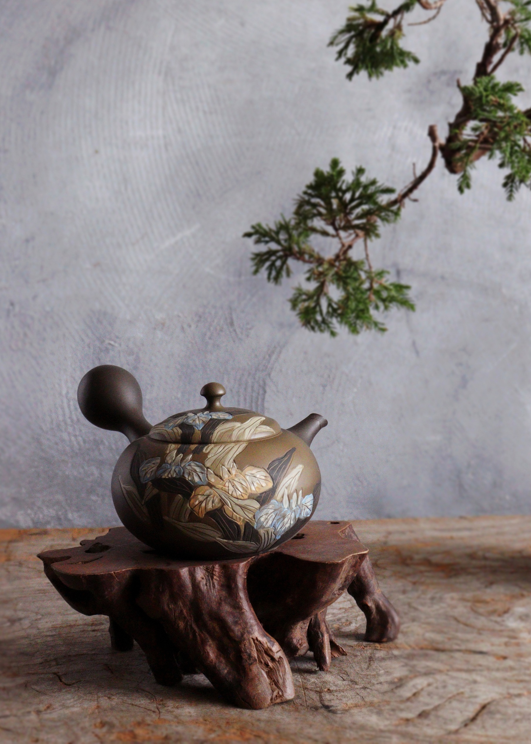 常滑焼 伊藤昭陽作茶窯変あやめ彫急須 煎茶道具 紫砂急須 あやめ紋様