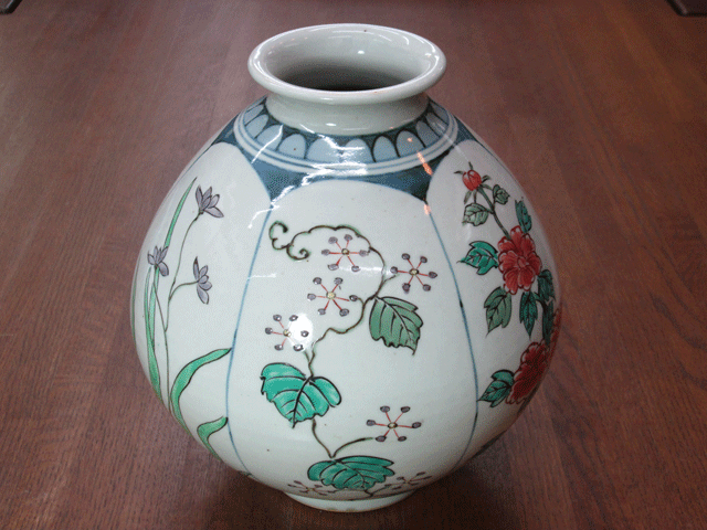 有田焼 五代 佐藤走波 染錦牡丹草花文つぼ