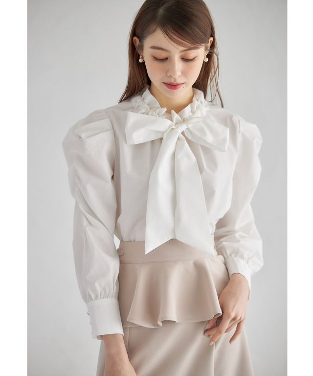 パワーショルダーフリルネックボウタイリボンブラウス