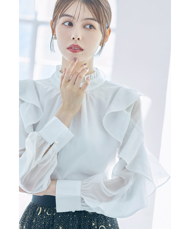プチフリルネックラッフルシアースリーブブラウス