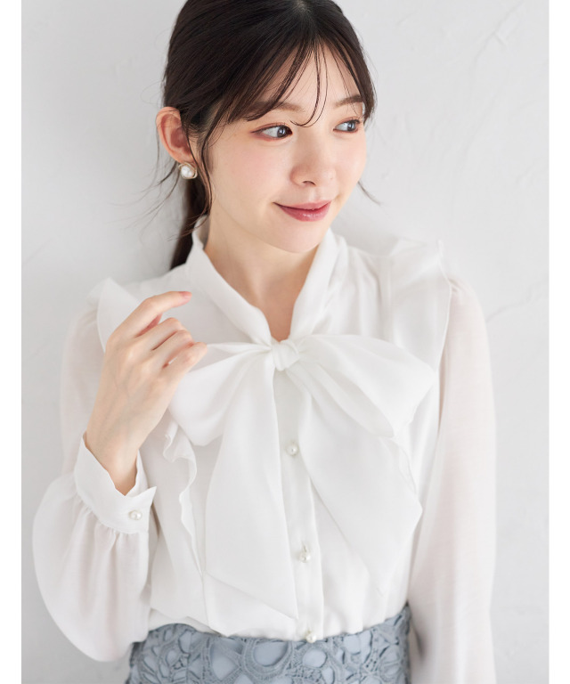フリル付きパール釦ボウタイリボンシアーブラウス